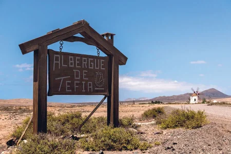 Imagen destacada para el artículo: Albergue de Tefía: Aventura y Naturaleza para Familias en Fuerteventura