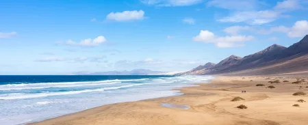 Imagen destacada para el artículo: Fuerteventura en Autocaravana o Camper: Todo lo que Necesitas Saber para Acampar (y Pernoctar)