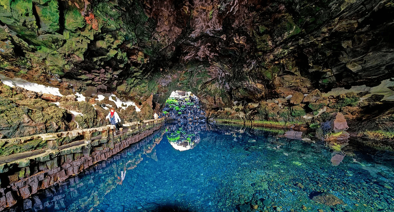 Imagen destacada del artículo: Jameos del Agua: Guía Completa para Descubrir la Magia de Lanzarote