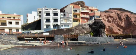 Imagen destacada para el artículo: La Restinga: la playa del fin del mapa y su secreto submarino