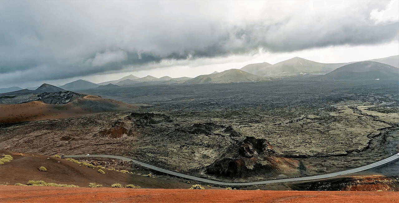 Imagen destacada del artículo: Lanzarote: Un Viaje Sensorial por la Isla de Fuego y Arte