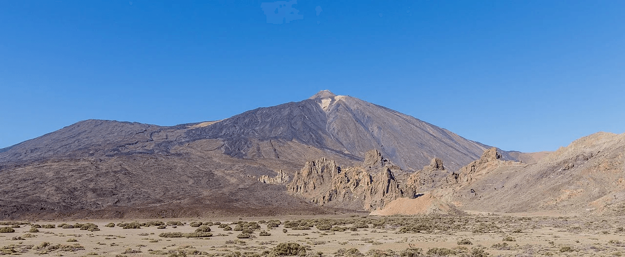 Imagen destacada del artículo: Parque Nacional del Teide: El Volcán más Alto de España