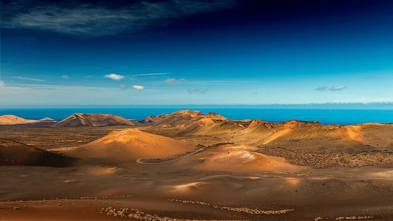 Imagen destacada del artículo: Parque Nacional de Timanfaya: Explorar el Corazón Volcánico de Lanzarote
