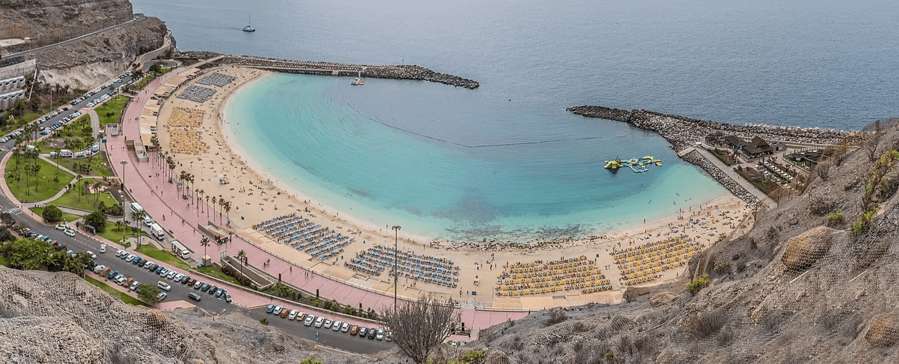 Imagen destacada del artículo: Amadores: la playa donde el mar se toma un respiro