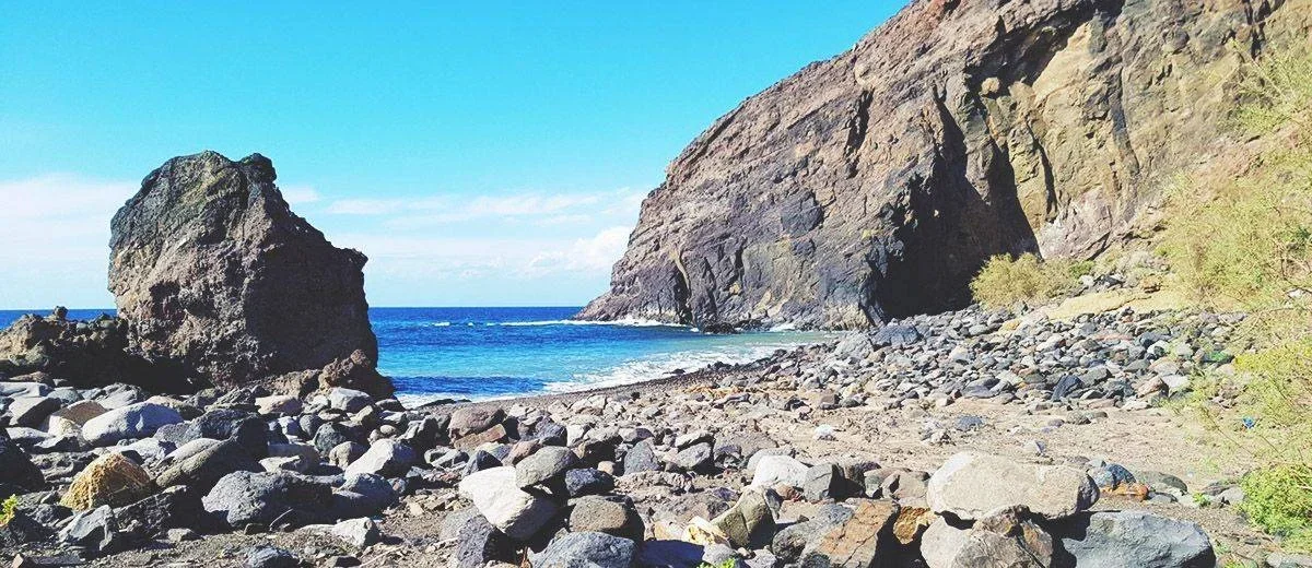 Imagen destacada: Playa del Trigo: Un Rincón Sereno en la Costa de La Gomera