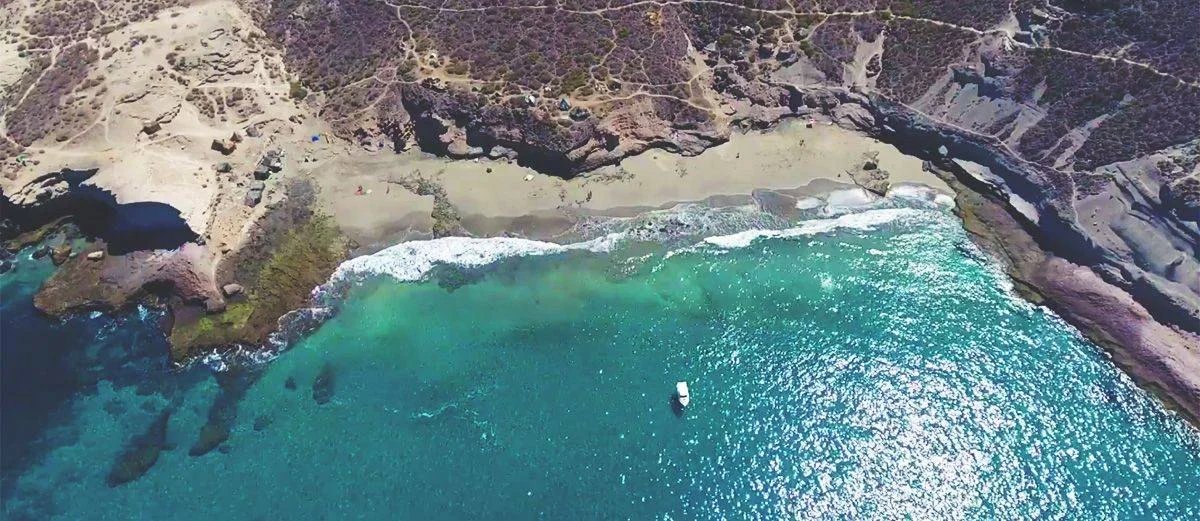 Playa Diego Hernández: Un Rincón "Salvaje" con Arena Dorada en Costa Adeje Imagen destacada del artículo: Playa Diego Hernández: Un Rincón "Salvaje" con Arena Dorada en Costa Adeje