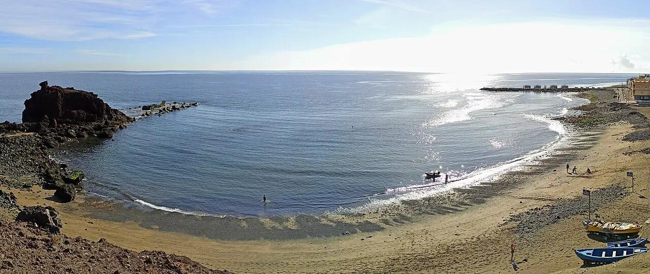 Imagen destacada del artículo: Playa El Burrero: El encanto salvaje del viento en Gran Canaria
