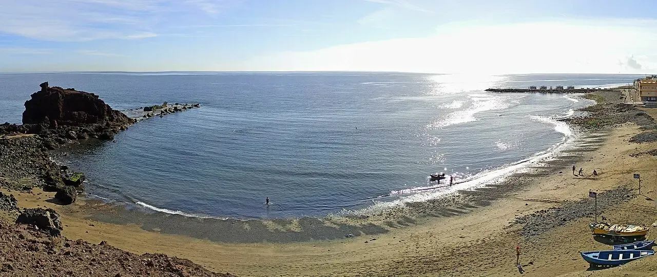 Visita el artículo Playa El Burrero: El encanto salvaje del viento en Gran Canaria Imagen destacada para el artículo: Playa El Burrero: El encanto salvaje del viento en Gran Canaria