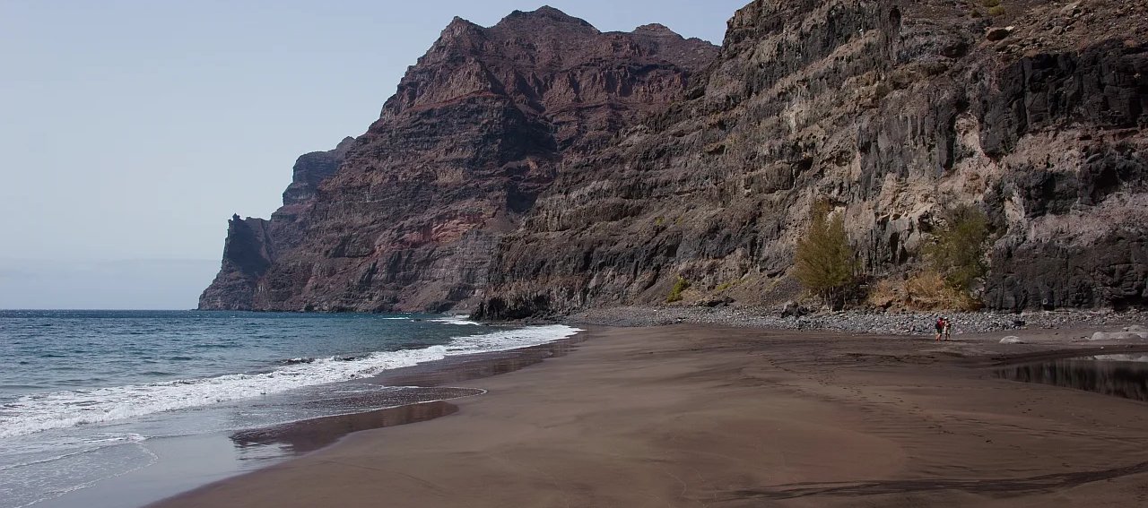 Playa de Güigüi: Descubre el Secreto Mejor Guardado de Gran Canaria Imagen destacada del artículo: Playa de Güigüi: Descubre el Secreto Mejor Guardado de Gran Canaria