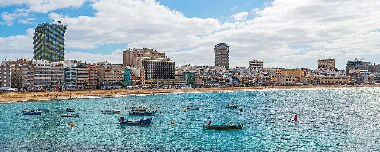 Imagen destacada del artículo: Las Canteras no es una playa, es el corazón de la ciudad