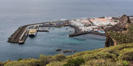 Imagen destacada para el artículo: El Muelle de Agaete: Mi Rincón Favorito del Norte