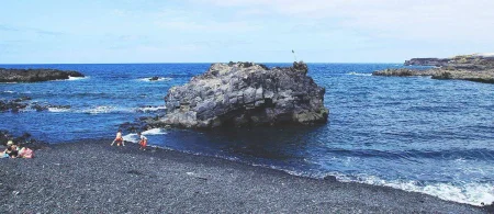 Playa Puntalarga: Un Rincón Volcánico en la Palma para Disfrutar en Familia Imagen destacada para el artículo: Playa Puntalarga: Un Rincón Volcánico en la Palma para Disfrutar en Familia