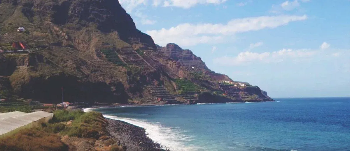 Visita el artículo Playa de Santa Catalina: Arena Volcánica, Atardeceres Mágicos y la Esencia de La Gomera Imagen destacada para el artículo: Playa de Santa Catalina: Arena Volcánica, Atardeceres Mágicos y la Esencia de La Gomera