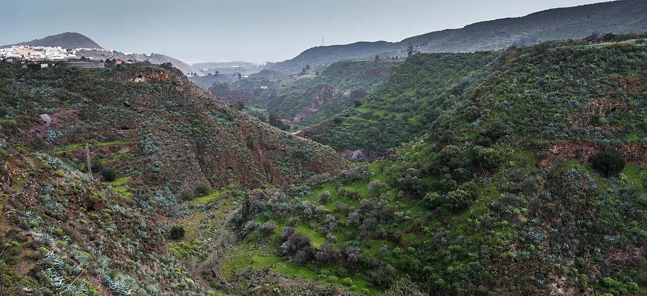 Senderismo en Gran Canaria: 15 Rutas Esenciales para Descubrir la Isla a Pie Imagen destacada del artículo: Senderismo en Gran Canaria: 15 Rutas Esenciales para Descubrir la Isla a Pie