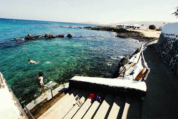 Piscinas naturales situadas en la isla de Lanzarote en el municipio de Punta Mujeres