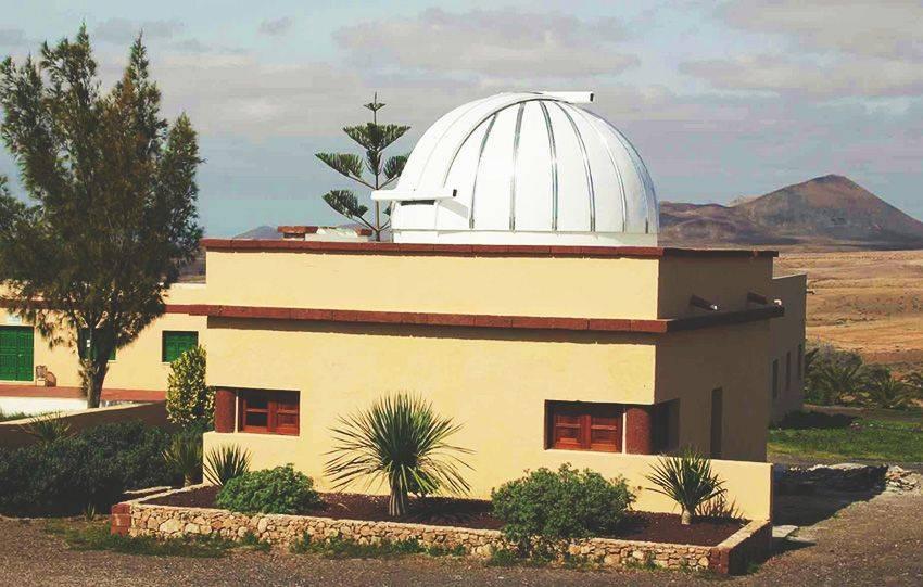 Telescopio-en-el-albergue-de-Tefia