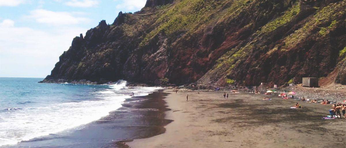 La playa de Las Gaviotas abierta a los bañistas
