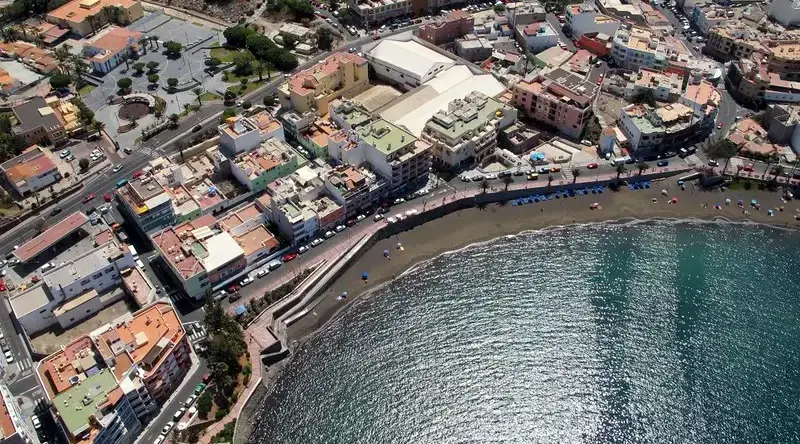 playa de las marañuela con dron