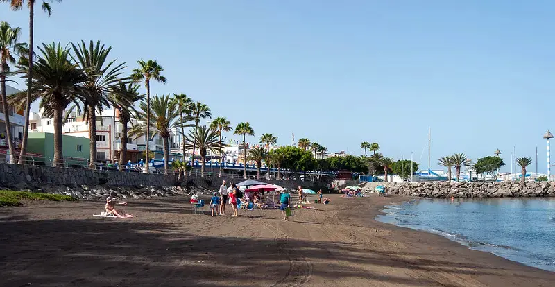 Playa Las Marañuelas: Descubre Actividades, Servicios y Consejos Útiles 1